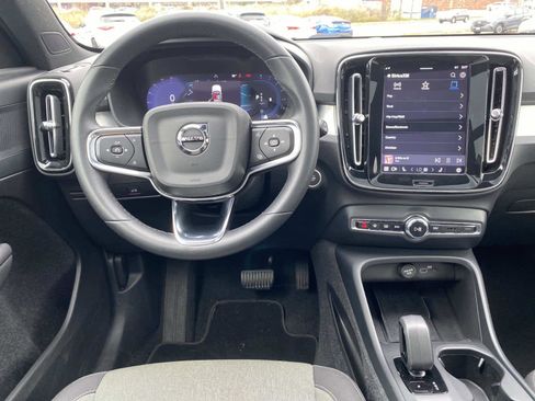 Used 2024 Volvo XC40 B5 Core image 12