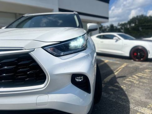 Used 2022 Toyota Highlander XLE image 7