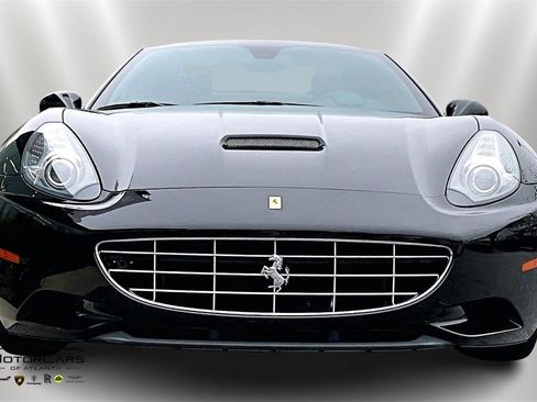 Used 2013 Ferrari California image 3