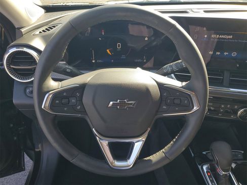 Used 2025 Chevrolet Trax ACTIV w/ Sunroof Package image 19