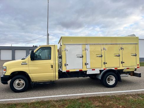 Used 2019 Ford E-450 and Econoline 450 Super Duty w/ Power Windows & Locks Group image 6