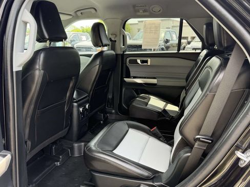 Used 2023 Ford Explorer XLT w/ Equipment Group 202A AWD/4WD image 15