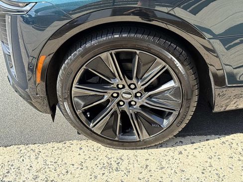 Used 2024 Cadillac Lyriq Sport AWD/4WD image 7