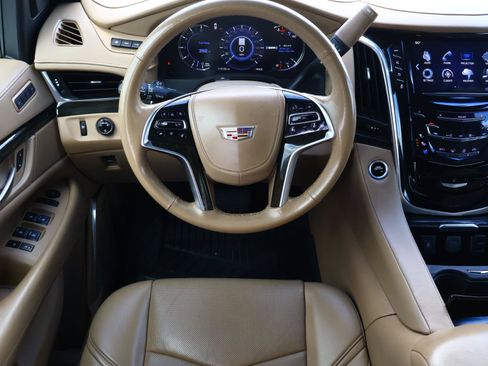 Used 2019 Cadillac Escalade ESV Platinum AWD/4WD image 16
