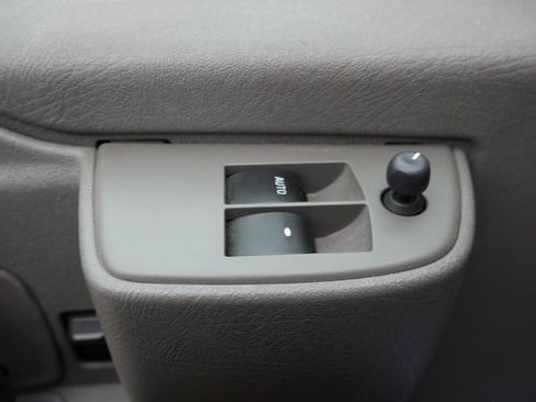 Used 2017 GMC Savana 2500 image 25