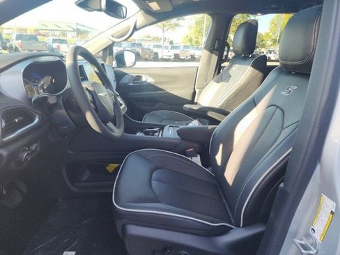 New 2026 Chrysler Pacifica Limited w/ S Appearance Package image 19
