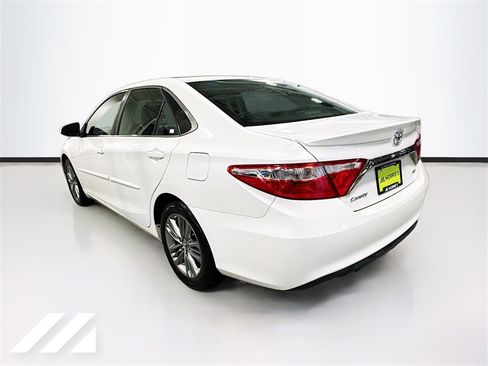 Used 2015 Toyota Camry SE image 7