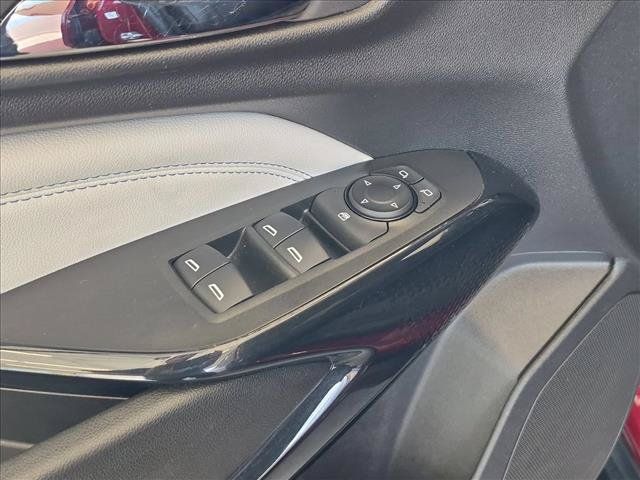 Used 2025 Chevrolet Trax LT FWD image 11