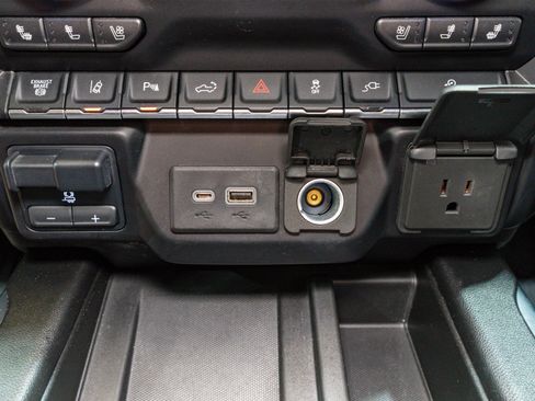 Used 2020 Chevrolet Silverado 2500 LTZ w/ LTZ Premium Package image 29