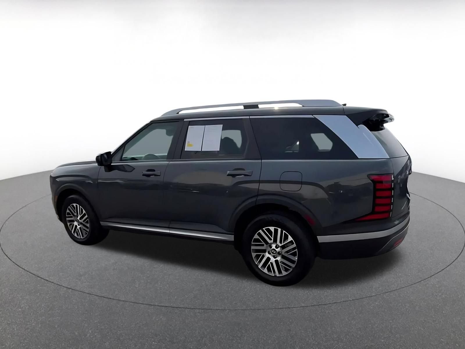 Used 2026 Hyundai Palisade SEL FWD image 9