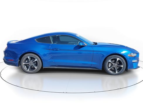 Used 2018 Ford Mustang Coupe w/ Equipment Group 101A image 3
