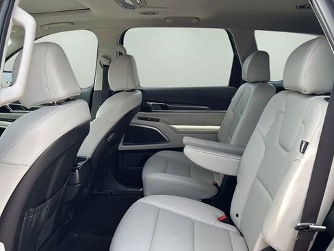 Used 2025 Kia Telluride S FWD image 14