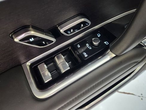 Used 2025 Land Rover Range Rover Autobiography AWD/4WD image 21