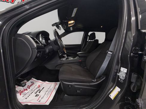 Used 2021 Jeep Grand Cherokee Laredo image 4