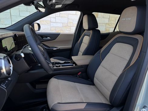 Used 2025 Chevrolet Equinox ACTIV w/ Safety and Technology Package FWD image 23