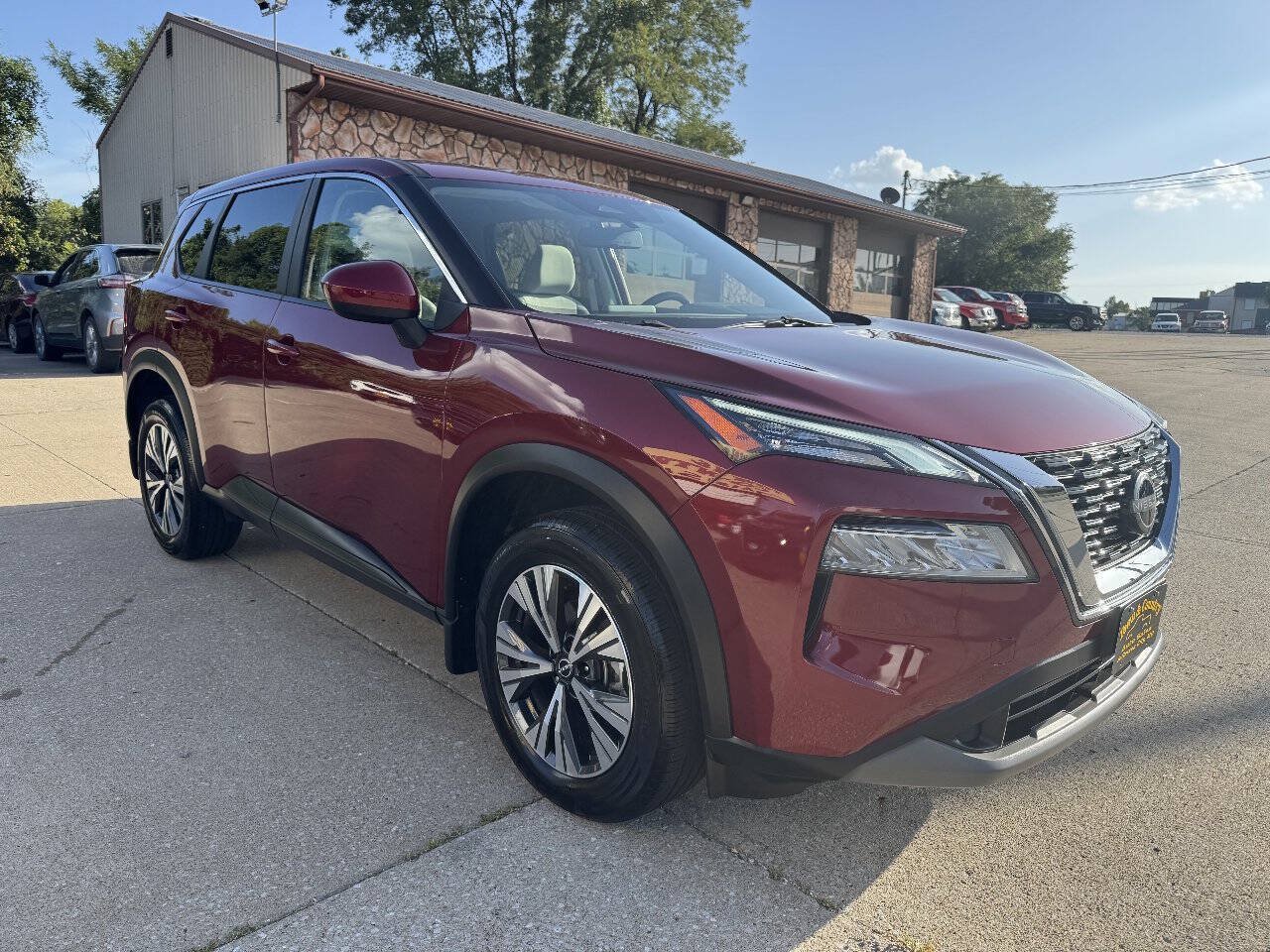 Used 2023 Nissan Rogue SV AWD/4WD image 3
