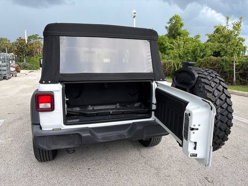 Used 2022 Jeep Wrangler Sport AWD/4WD image 10