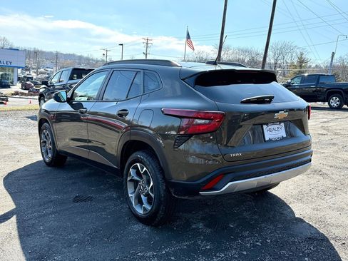 Certified 2024 Chevrolet Trax LT w/ Driver Confidence Package image 4