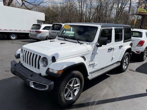 Used 2018 Jeep Wrangler Unlimited Sahara image 2