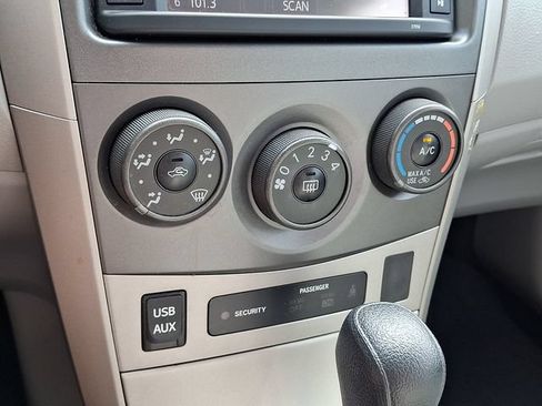 Used 2013 Toyota Corolla LE FWD image 15