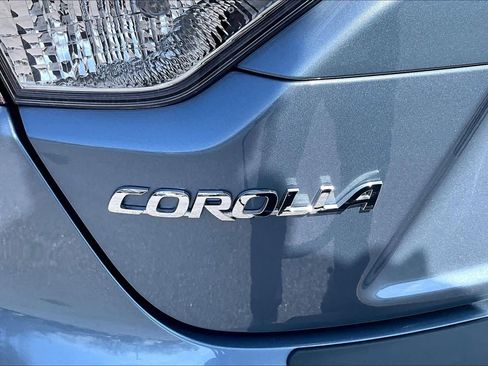 Used 2025 Toyota Corolla LE image 29