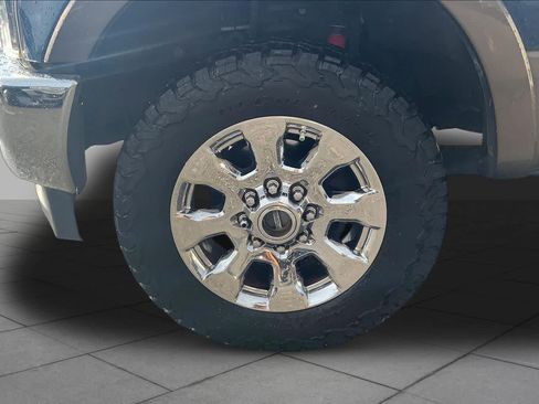 Used 2017 Ford F250 Lariat w/ Lariat Ultimate Package AWD/4WD image 11