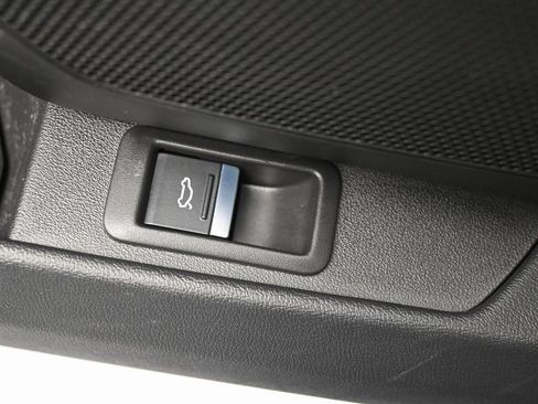 Used 2022 Audi e-tron GT Premium Plus image 22