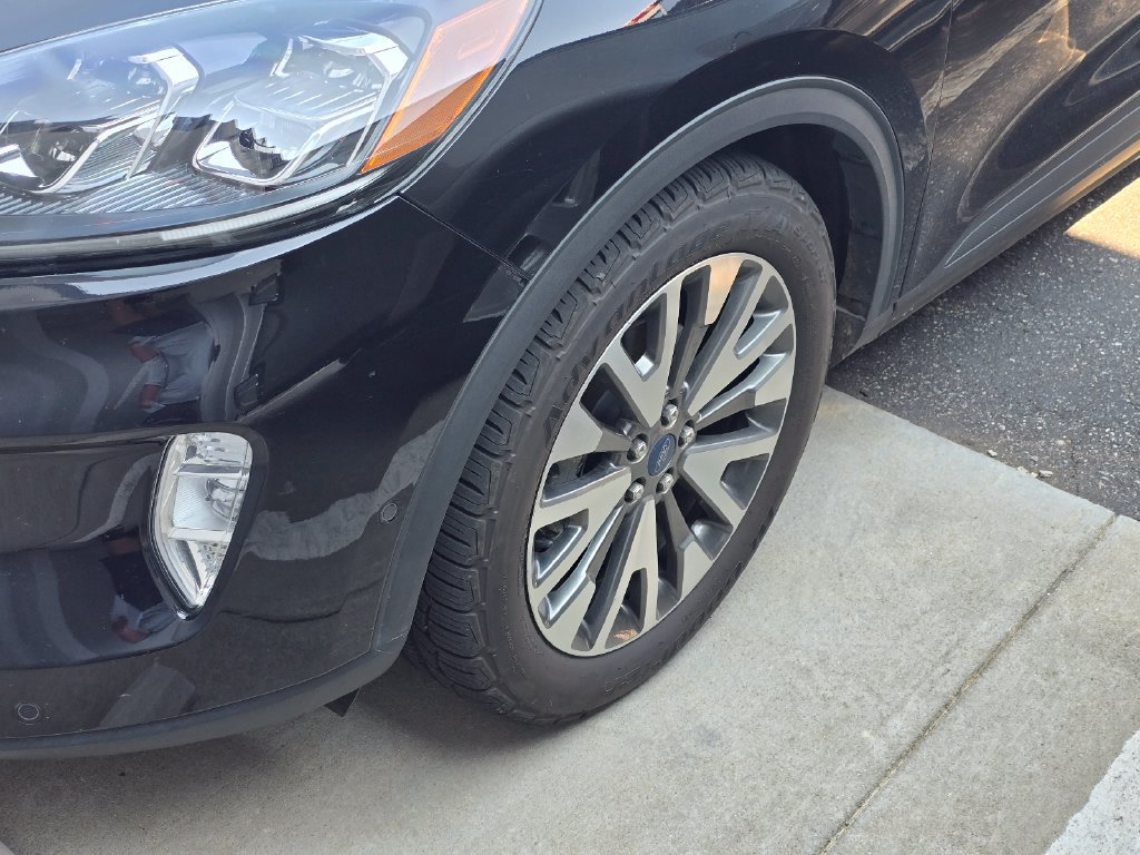 Used 2020 Ford Escape Titanium FWD image 5
