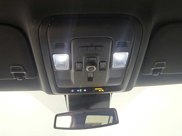 Used 2023 Chevrolet Suburban Premier RWD image 39