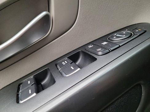 Used 2020 Kia Sedona LX FWD image 27