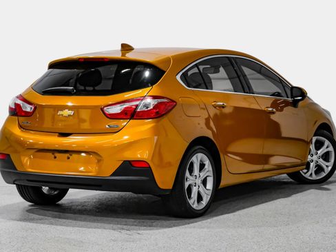Used 2017 Chevrolet Cruze Premier w/ Enhanced Convenience Package FWD image 6