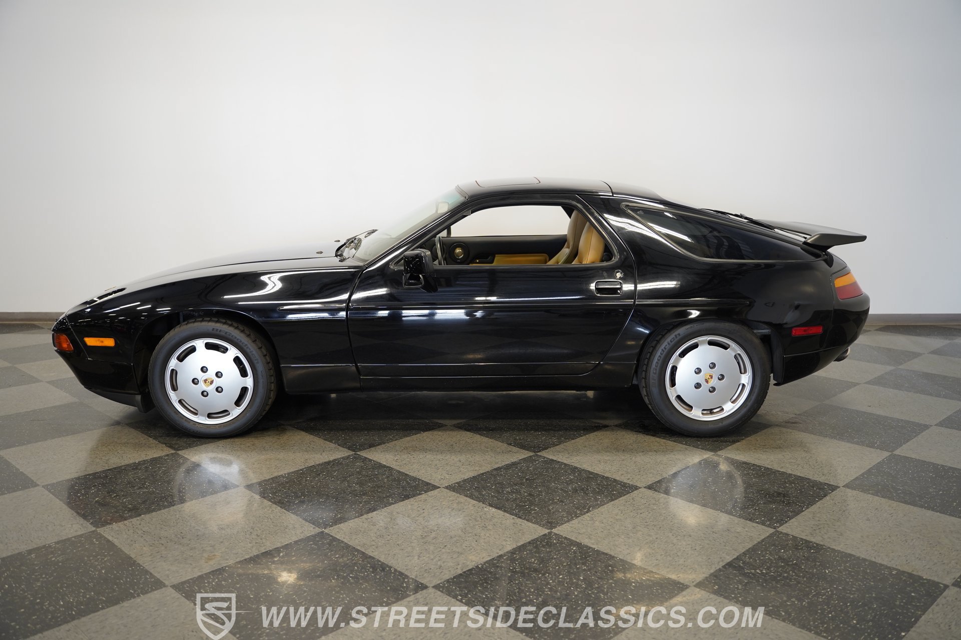Used 1988 Porsche 928 S4 RWD image 8