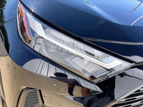 Used 2025 Toyota RAV4 XLE AWD/4WD image 32