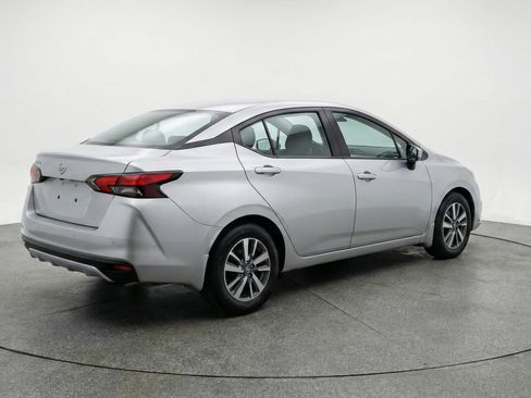 Used 2025 Nissan Versa SV image 9