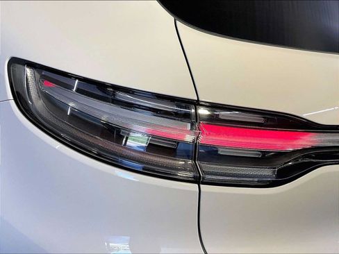 Certified 2023 Porsche Macan AWD/4WD image 30