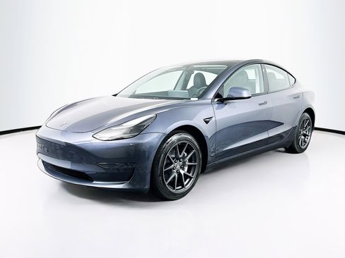 Used 2023 Tesla Model 3 Standard Range image 3