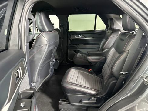 Used 2025 Ford Explorer ST-Line image 25