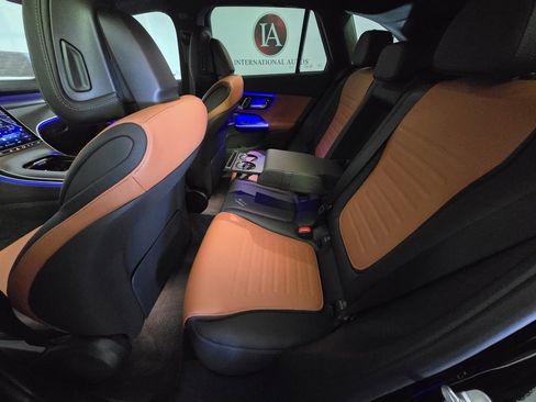 Used 2025 Mercedes-Benz GLC 300 4MATIC image 12