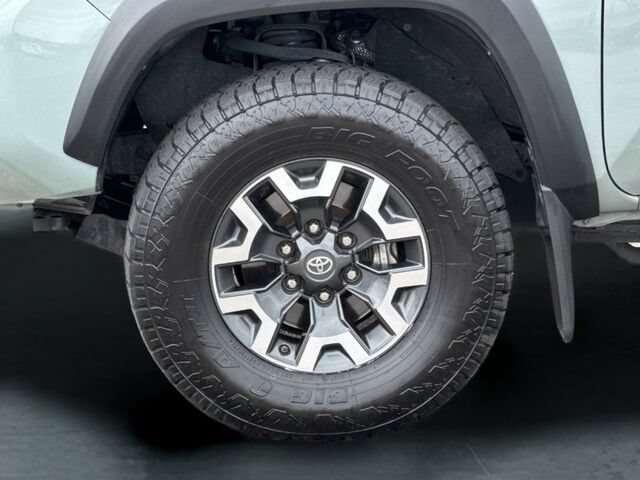 Used 2023 Toyota Tacoma TRD Off-Road AWD/4WD image 31