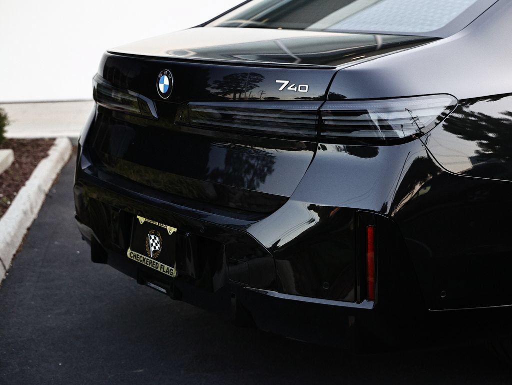 New 2027 BMW 740i w/ Executive Package RWD image 8
