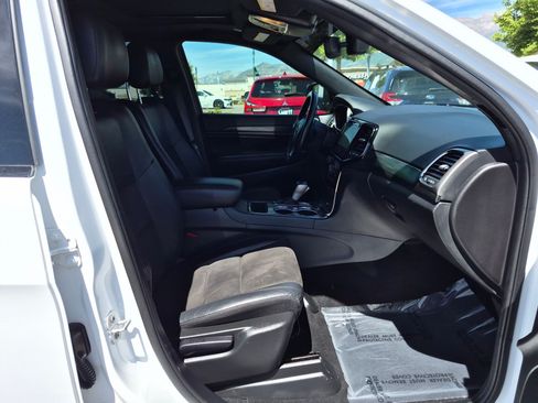 Used 2020 Jeep Grand Cherokee Altitude AWD/4WD image 34
