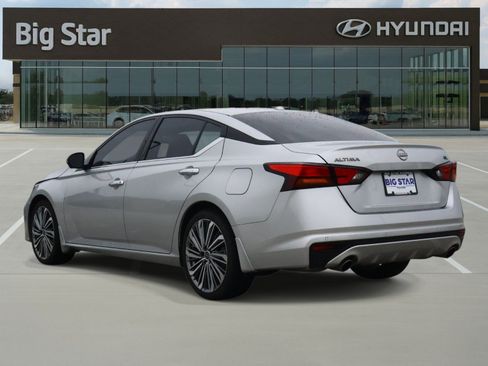 Used 2024 Nissan Altima 2.5 SL FWD image 3