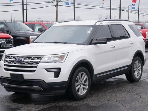 Used 2018 Ford Explorer XLT image 6