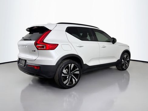 Certified 2023 Volvo XC40 B5 Plus image 6