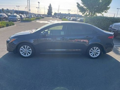 Used 2024 Toyota Corolla LE w/ LE Convenience Package image 4