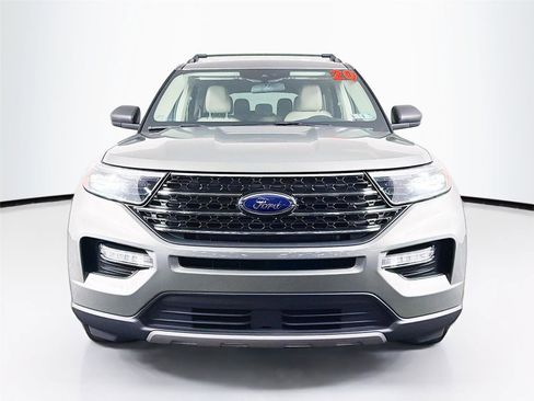 Used 2020 Ford Explorer XLT w/ Equipment Group 202A AWD/4WD image 2