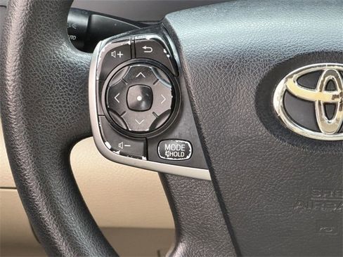 Used 2012 Toyota Camry L image 12