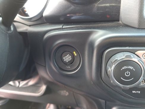 Used 2022 Jeep Wrangler Unlimited Sahara image 26