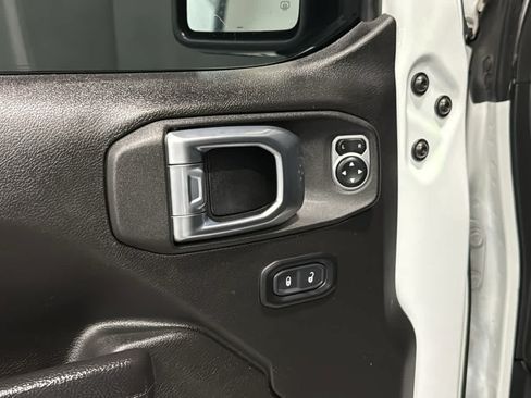 Used 2024 Jeep Wrangler Unlimited w/ Convenience Group AWD/4WD image 24
