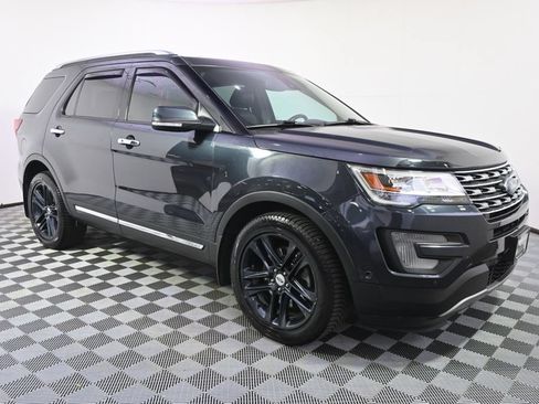 Used 2017 Ford Explorer Limited w/ Equipment Group 301A AWD/4WD image 8